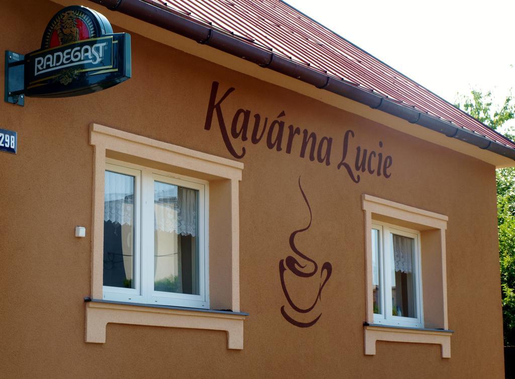 Kavarna Lucie S Ubytovanim Horní Těrlicko Extérieur photo